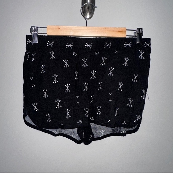 Adam Levine Pull on Arrow pattern shorts - Picture 1 of 4